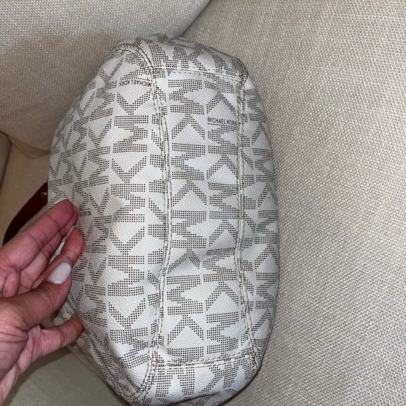 Michael Kors Cream and Brown Shoulder Bag USED!!!! In great condition!!!! - Picture 3 of 8